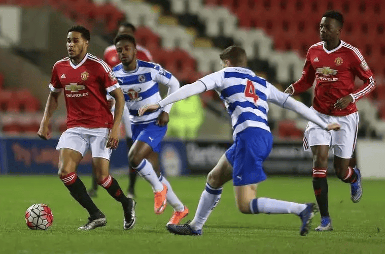 开云下载-关于阿斯顿马丁完胜红牛二队，佩雷兹惊艳四座的信息